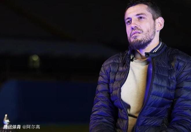 德国媒体sport1的消息，阿方索-戴维斯本人倾向于离开拜仁加盟皇马，除了体育竞技方面的因素还因为球员在拜仁薪水很低没有达到他的预期。